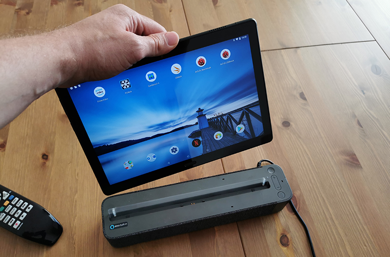 Lenovo Smart Tab : on a testé l'assistant vocal qui se transforme en  tablette