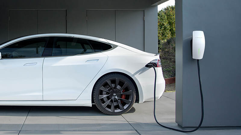 Ce nouveau chargeur rapide de voiture électrique est 3,5 fois plus puissant  que ceux de Tesla - Numerama