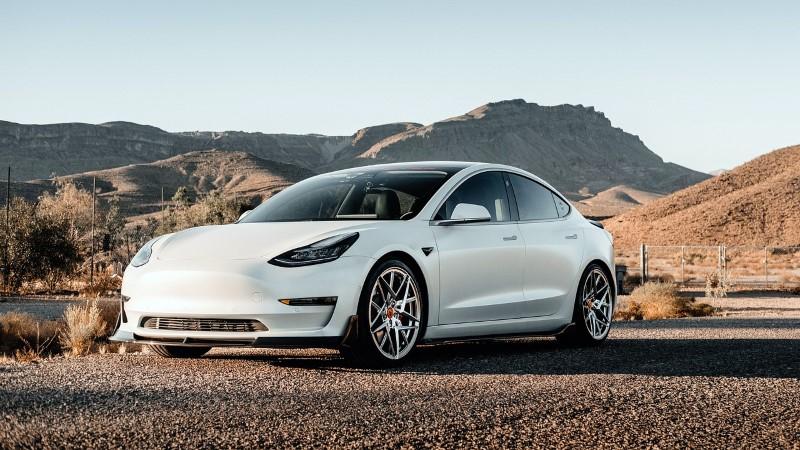 Tesla : la Model 3 est la première voiture électrique à s'aligner sur les  prix de ses concurrentes thermiques