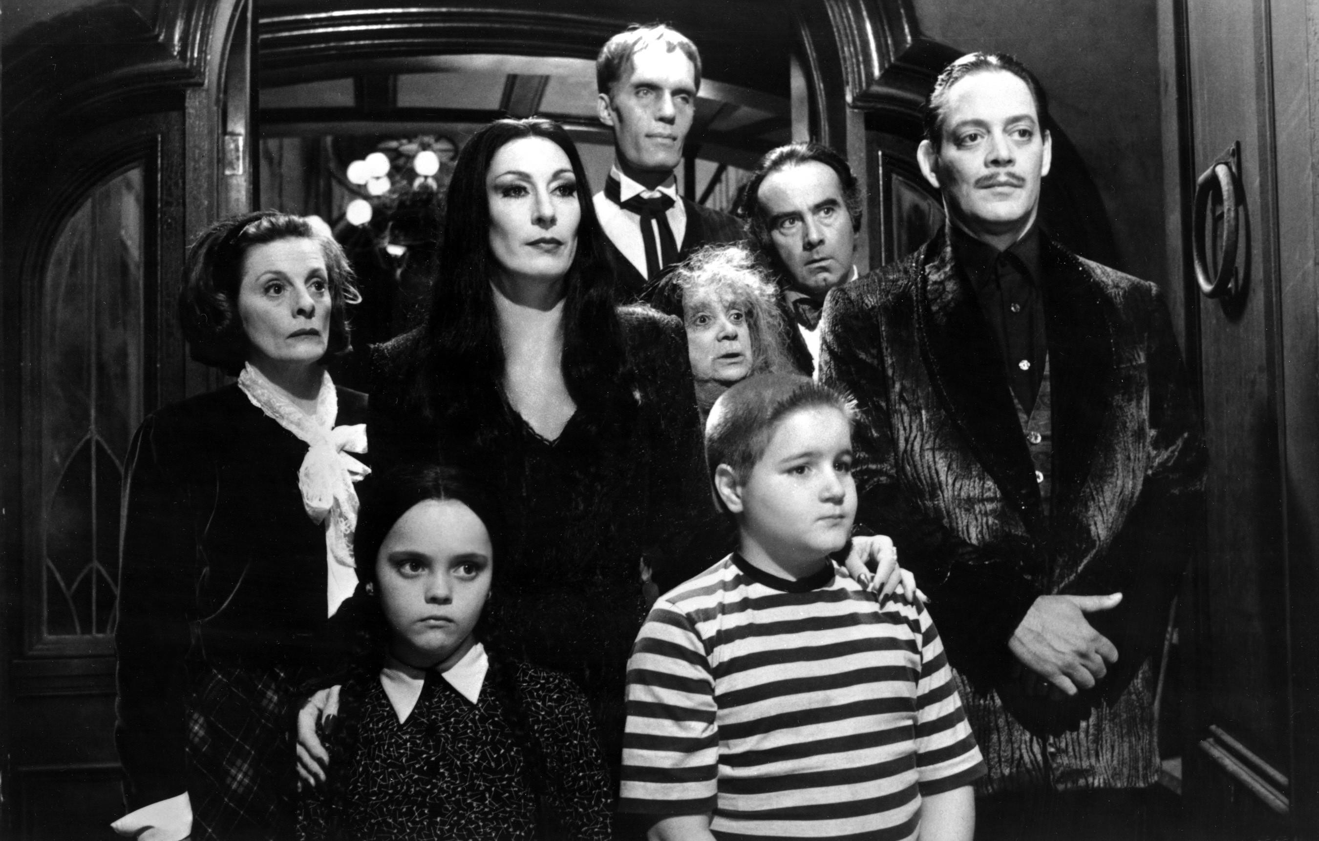 Mercredi : une première photo de la famille Addams dévoilée pour