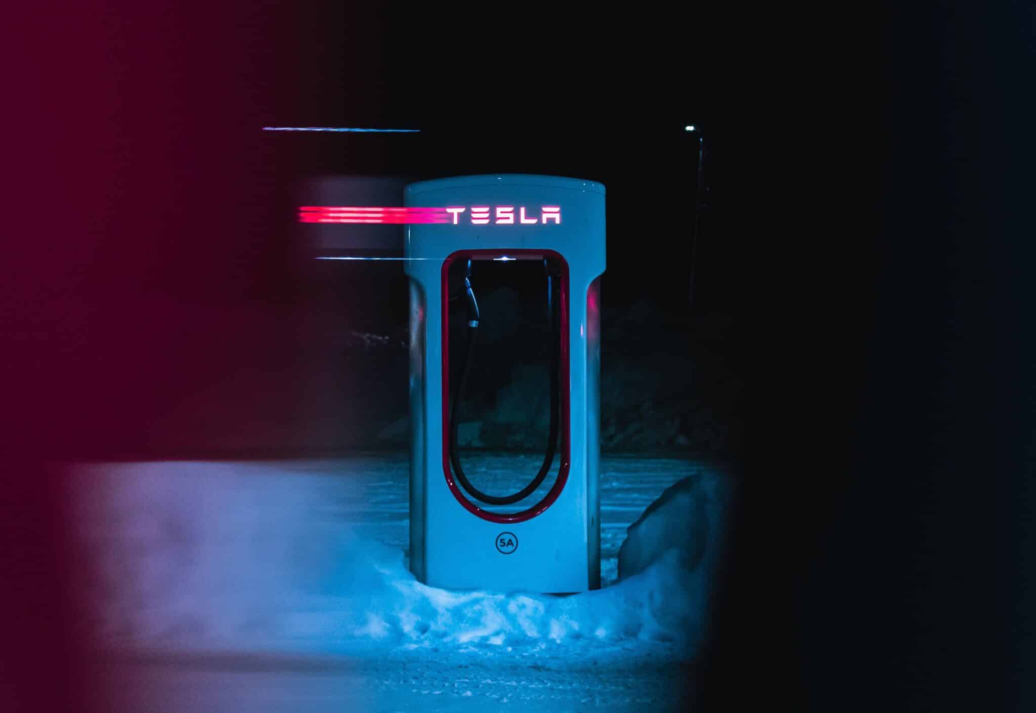 Superchargeur Tesla : compatibilité, prix et durée de charge