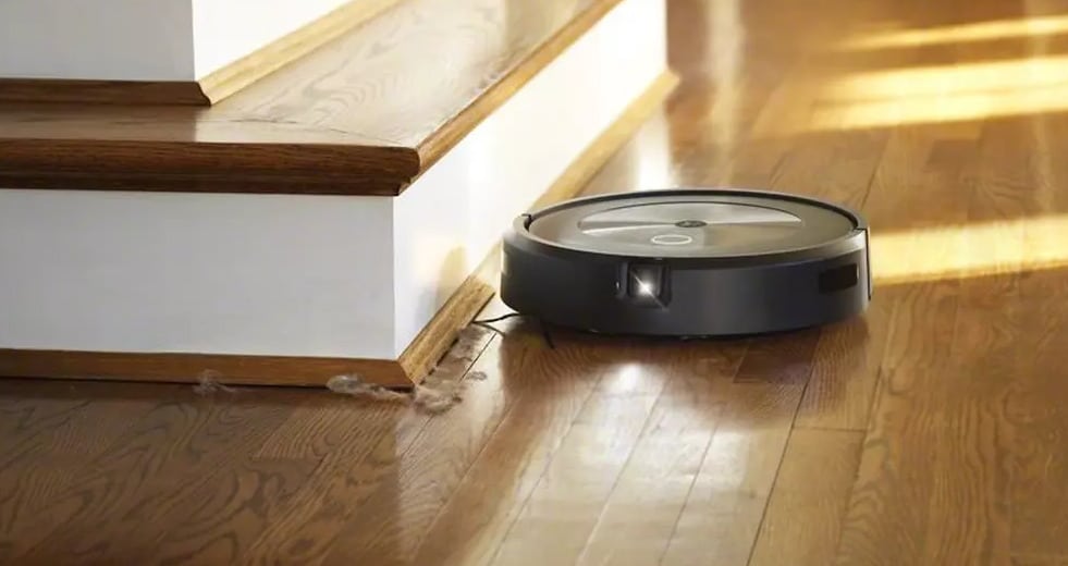 iRobot Roomba J7 + : cet excellent robot aspirateur premium est à -40 %  durant le Prime Day