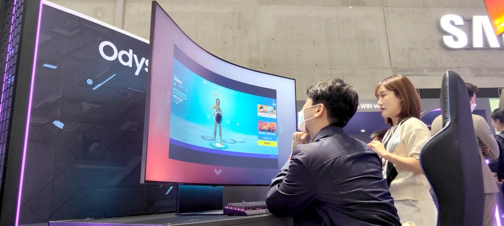 Samsung lance l'Odyssey Ark, un écran gaming de 55 pouces très incurvé