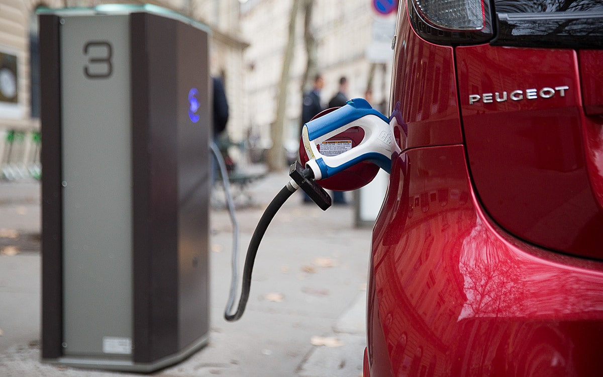 electric terminal recharging electric car france europe