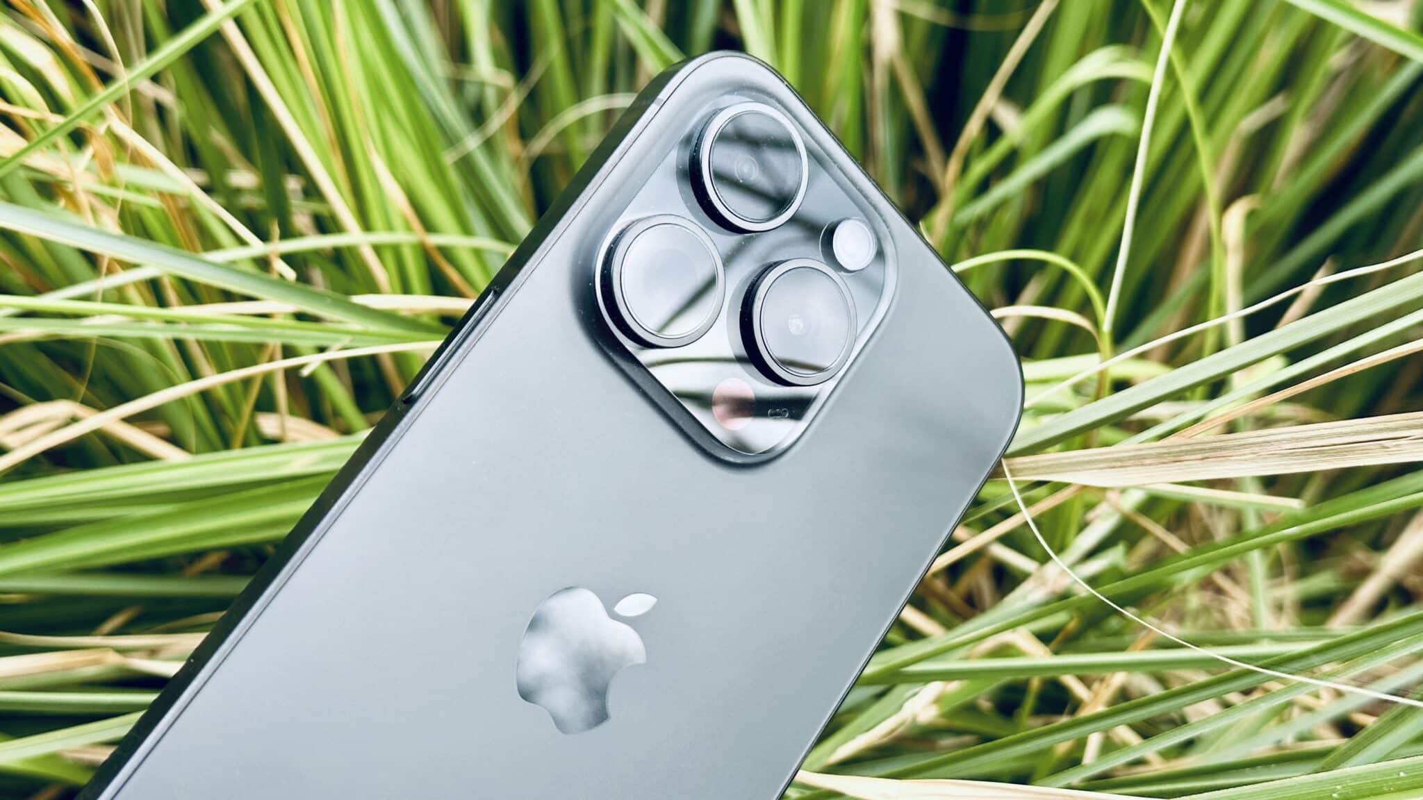 L'iPhone 15 Pro Max change de place ses objectifs pour faire de la place au  nouveau zoom optique