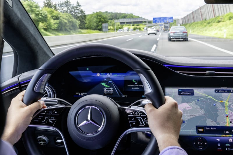 Mercedes conduite semi-autonome ALC mise à jour over-the-air