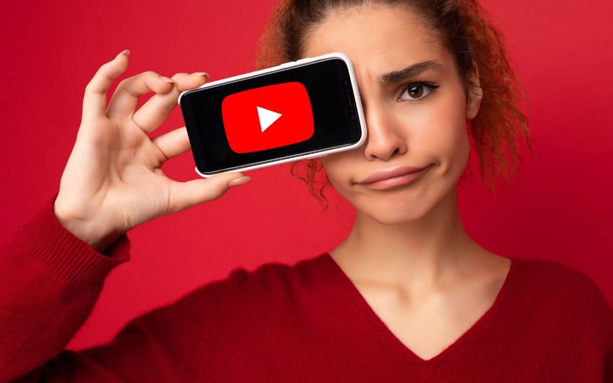 Il est toujours possible de faire de la publicité sur YouTube, mais attention le bouton est masqué