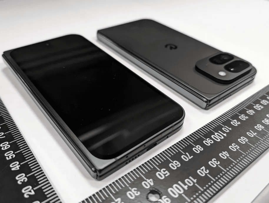 Google Pixel 9 Pro Fold smartphone pliable photos images leak design