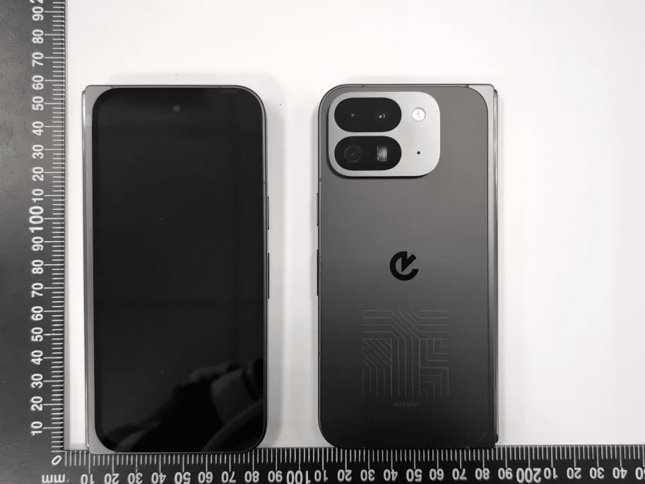 Google Pixel 9 Pro Fold smartphone pliable photos images leak design