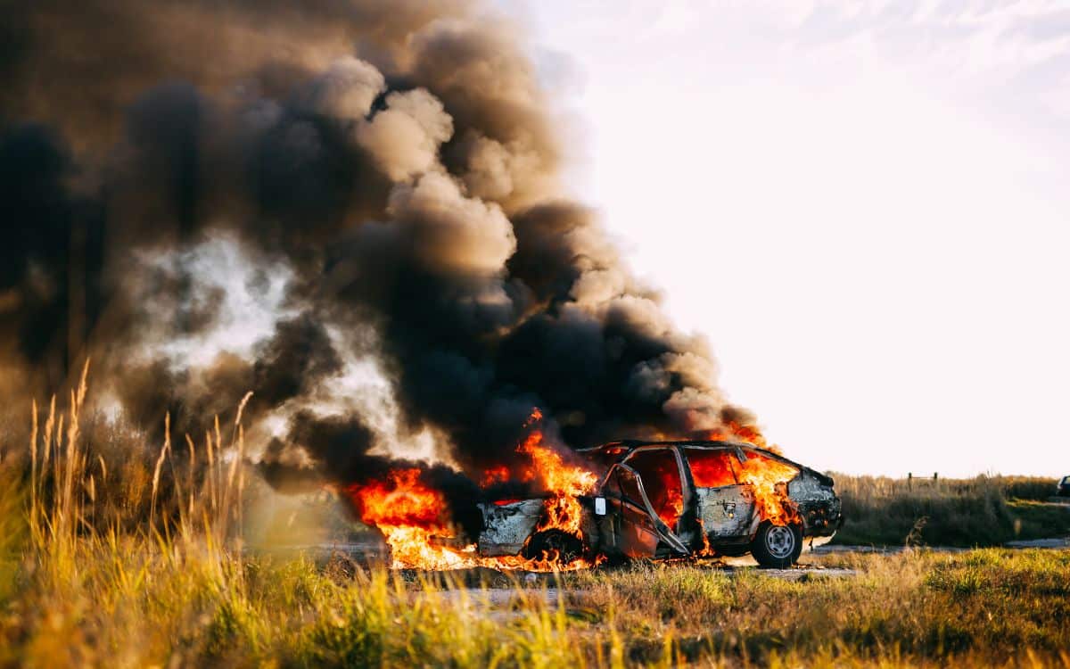 Voiture électrique incendie batterie véhicule thermique