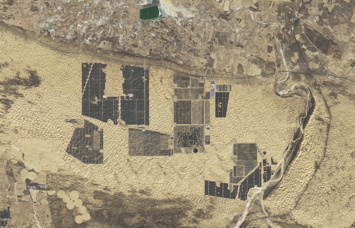 Panneaux solaires Chinois dans le désert de Kubuqi (2024)