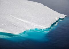 iceberg 8159694_1920